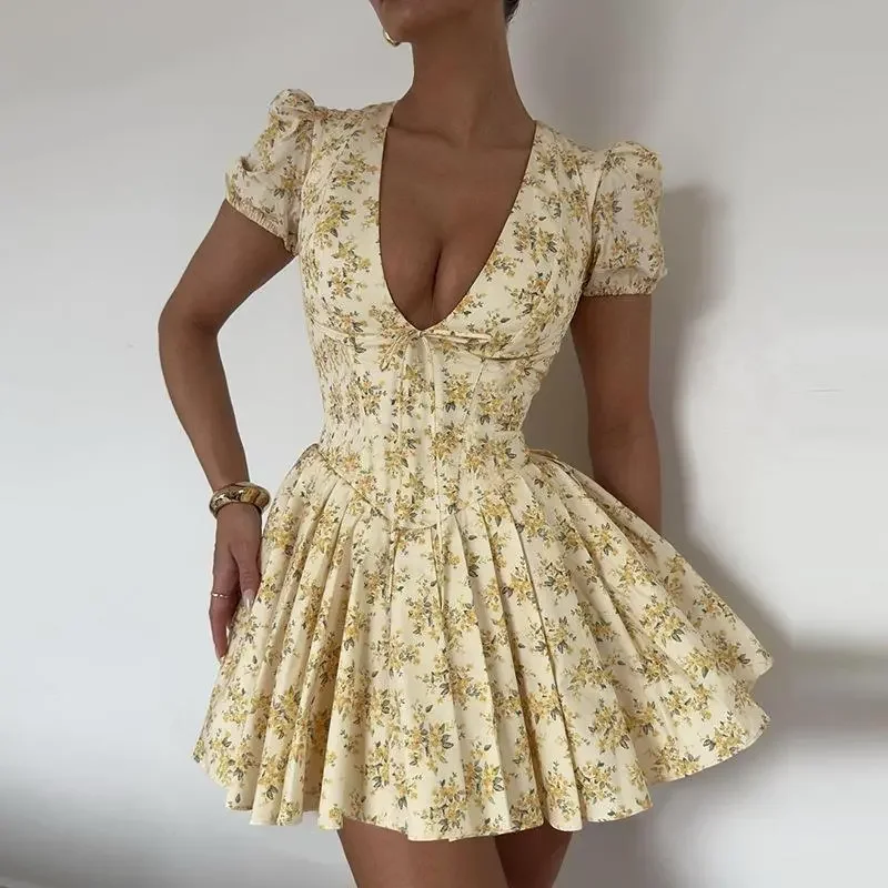 Französischer Süßer Stil Sommer Tiefer V-Ausschnitt Tailliertes Kurzarm Midikleid mit Plissee und Blumenmuster für Damen Party Date Abendkleid
