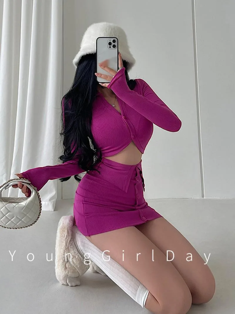 

(Blue out of stock) Spicy Girl Korean Sexy Short Sleeve Cardigan Sweater Slim Hip Short Skirt Knit Set T Shirt UT8S