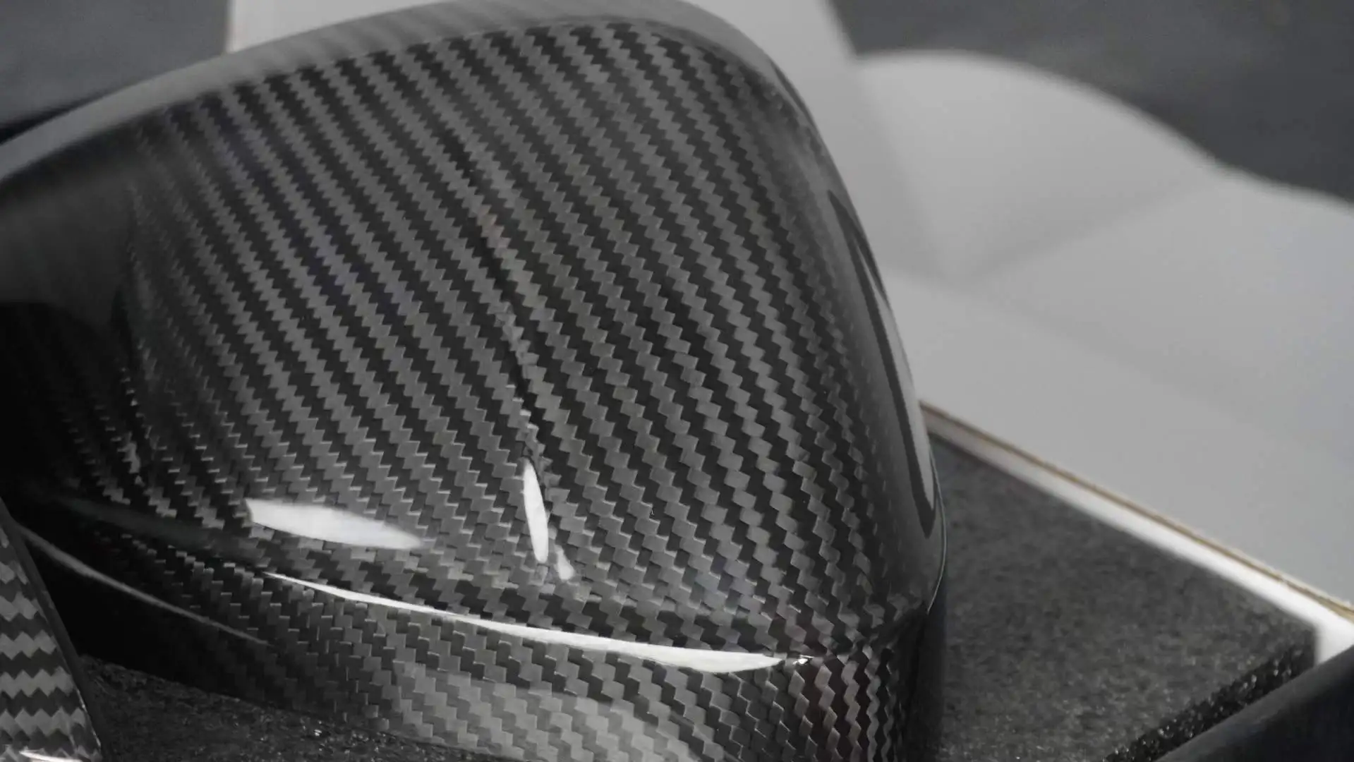 100% Dry Carbon Weave in Glossy Finish Perfect Fitment Aerodynamic Side Mirror Housing For AUDI A5 S5 PA B9.5