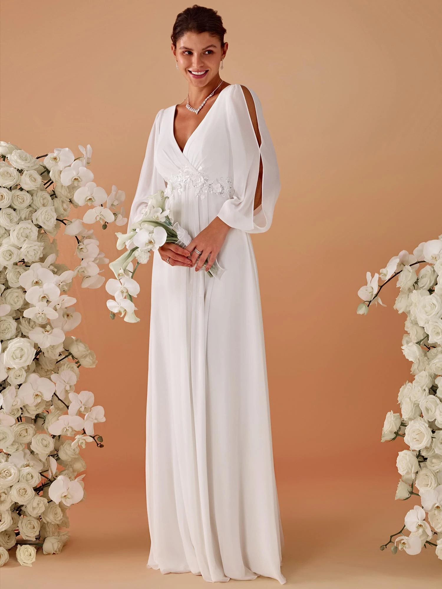 Semplici abiti da sposa bianchi per le donne Abito da sera impero a maniche lunghe con scollo a V profondo sexy Abito da sposa maxi con applicazioni floreali