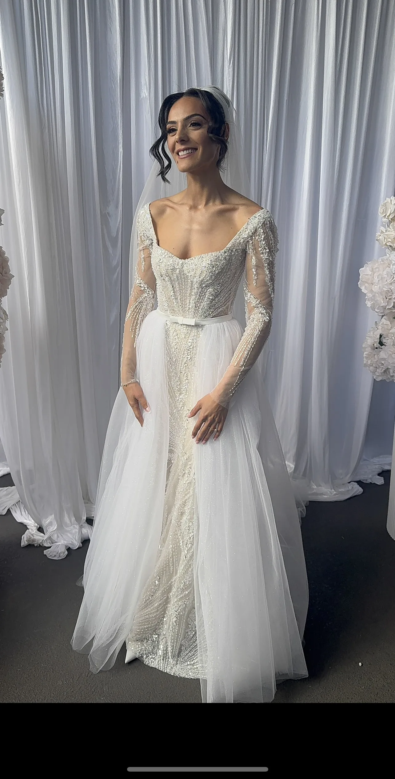 Customized Women's White Long Sleeved Fishtail Dress With Sequins Bead Embroidery Decoration Backless Design Vestido De Novia
