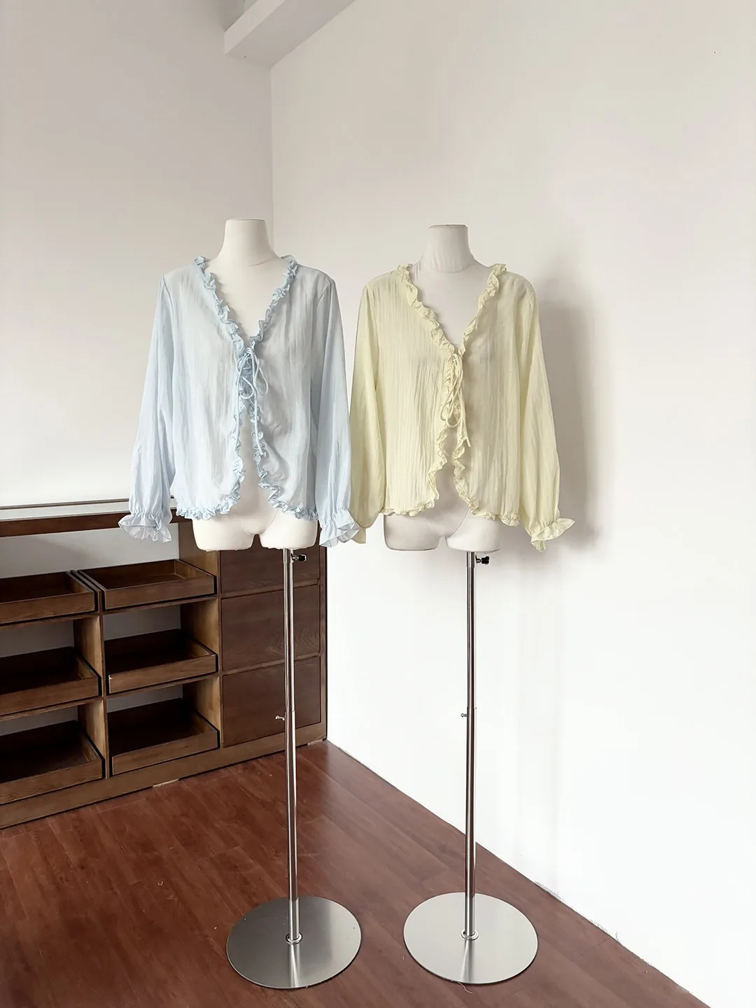 

Gentle Wind V-neck Tied Lace Shirt Women's Summer New Loose Commute Top Long Sleeve Polyester Fiber Regular Fit
