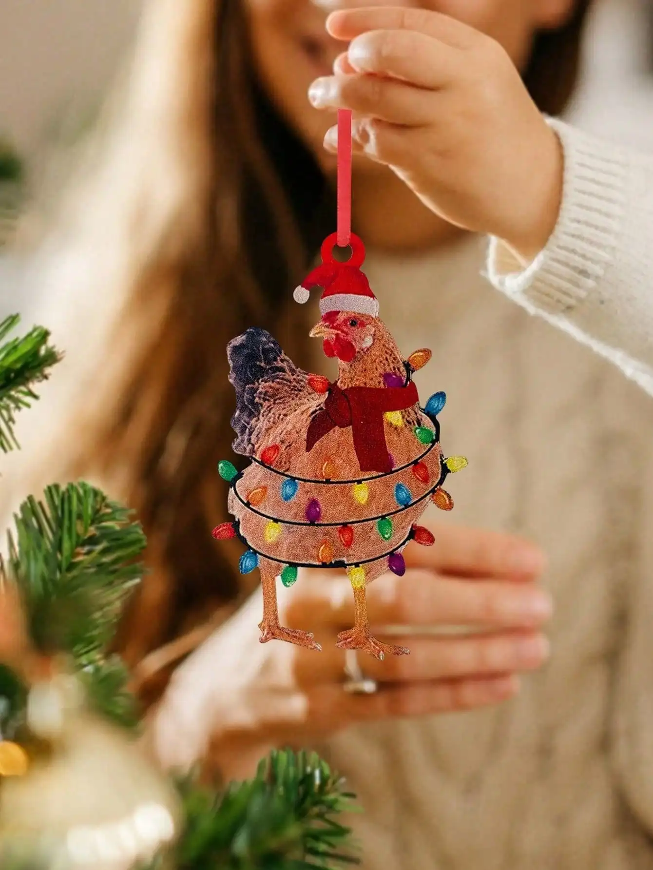 Niedliche Weihnachtshuhn-Hängedekoration, Acryl-Hahn-Ornament mit Weihnachtsmütze und Schal-Anhänger für Weihnachtsbaum, Zuhause und Party-Geschenk
