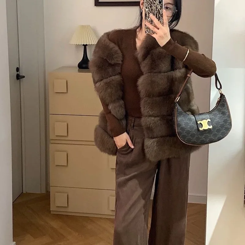 سترة ثعلب للنساء لخريف وشتاء 2025 جديدة فضفاضة من الفرو منتج ساخن صديق للبيئة معطف فرو قصير عصري للشباب WLF #2