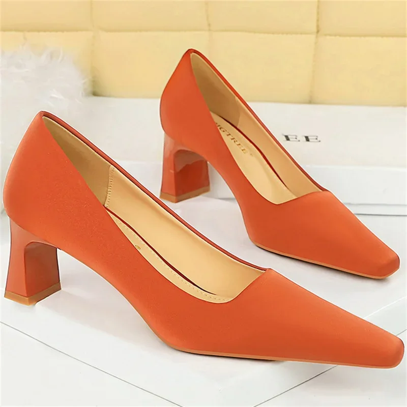 Women 6cm High Heels Pumps Lady Satin Silk Fashion Block Low Heels Wedding Bridal Escarpin Catwalk Green Orange Red Prom Shoes