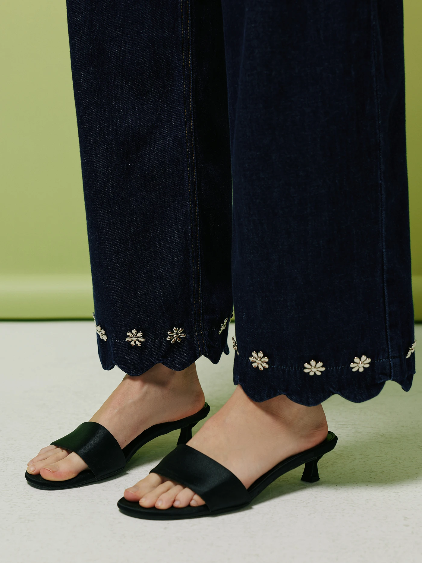 Elegant Combed Cotton Diagonal Denim Pants Vintage Mid-Waist Metal Buckle Lace Straight Nine-Point Pants Ladies Jeans