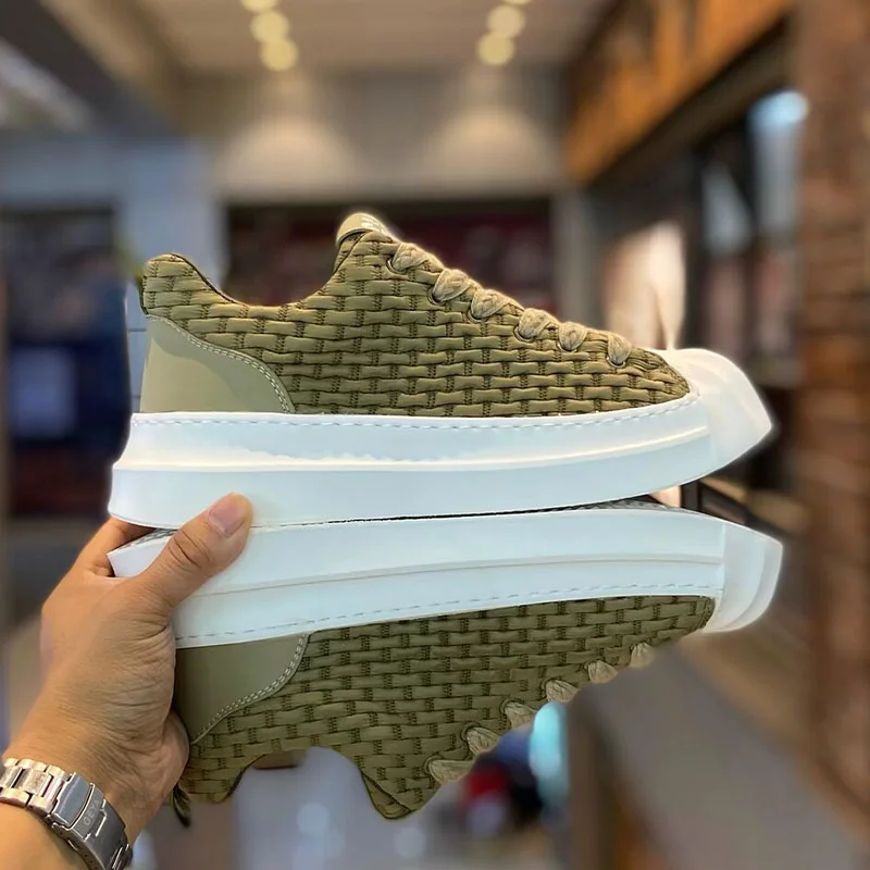 2025 Summer New Mesh Ultralight Professional Running Shoes Sneakers, lightweight, breathable and shock-absorbing.