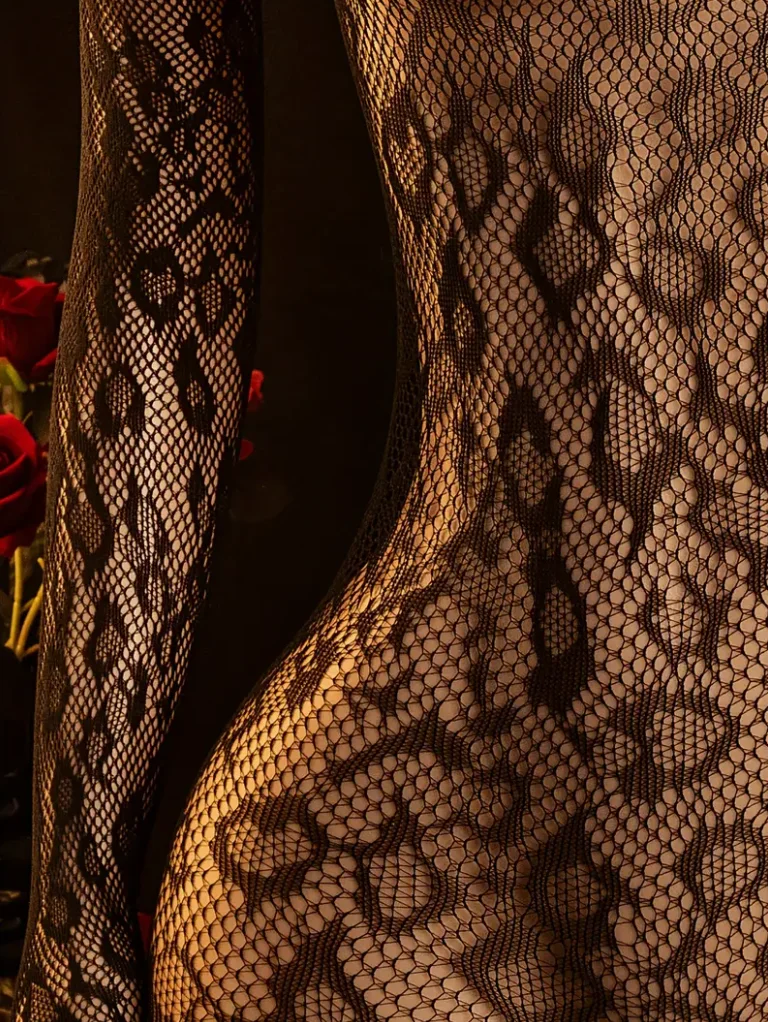 بدلة شفافة أنيقة بطبعة جلد الفهد - ملابس داخلية عالية من النايلون، وأكمام طويلة، وتصميم شبكة صيد السمك لكامل الجسم