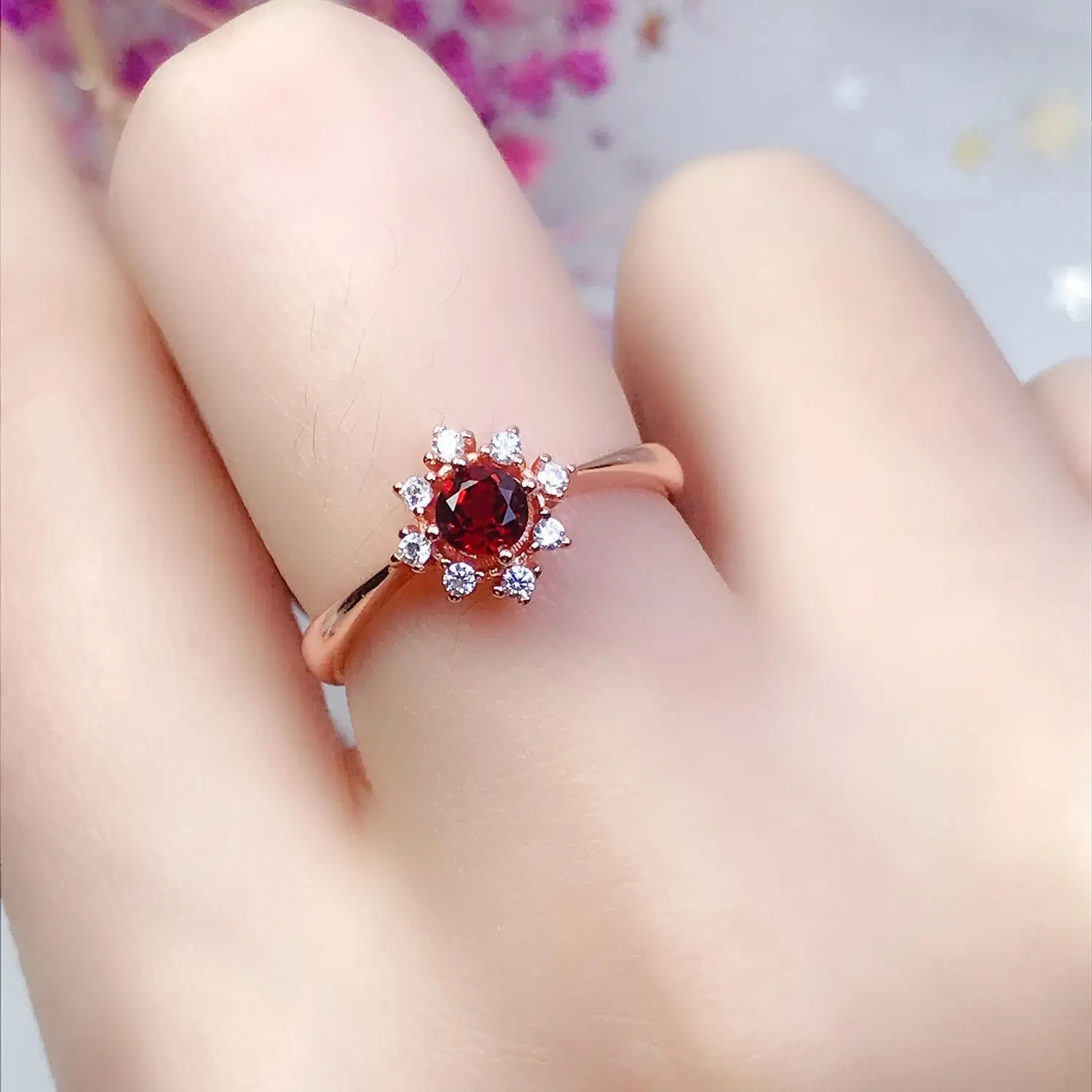 

[Sunflower] Moissanite red garnet female ring Japanese exquisite s925 silver gold-plated simple wild ring female