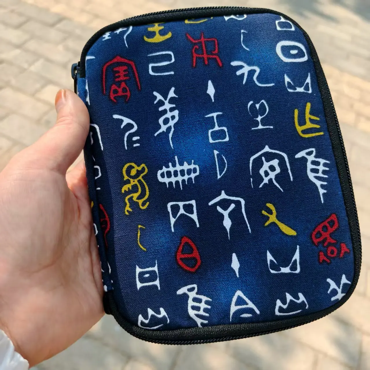 

High-Quality Pure Cotton Letter Pattern Pencil Case Zipper Box Stationery Bag 5-Hole Design for School Supplies Fountain Pen Bag