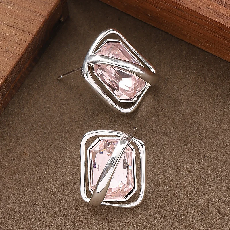 Fashionable, simple and exquisite resort style Klein blue glass crystal earrings, light luxury, high-end commuting earrings