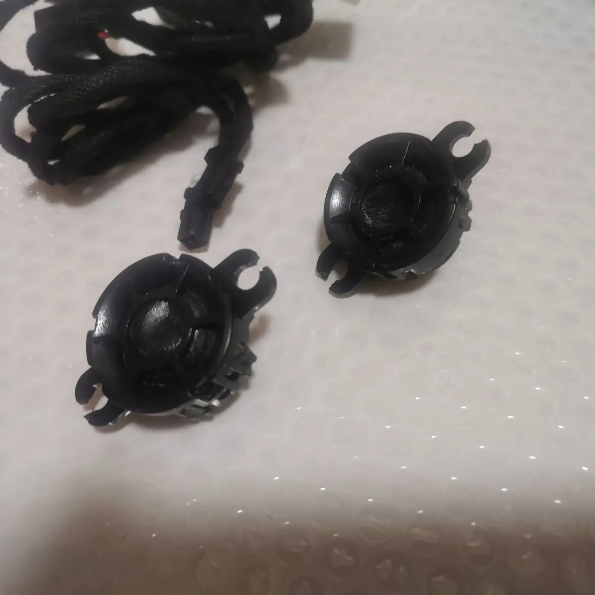 

Car accessories A pair of lossless wire harnesses adding a triangular window tweeter for Suzuki Swift