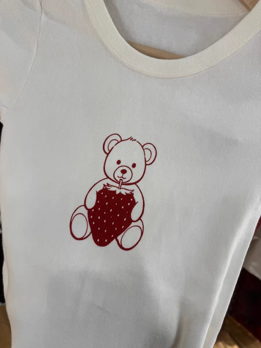 Donna Strawberry Bear Print Cute t-shirt 2024 Summer o-collo manica corta donna Casual Sweet Fashion Tshirt Y2k top