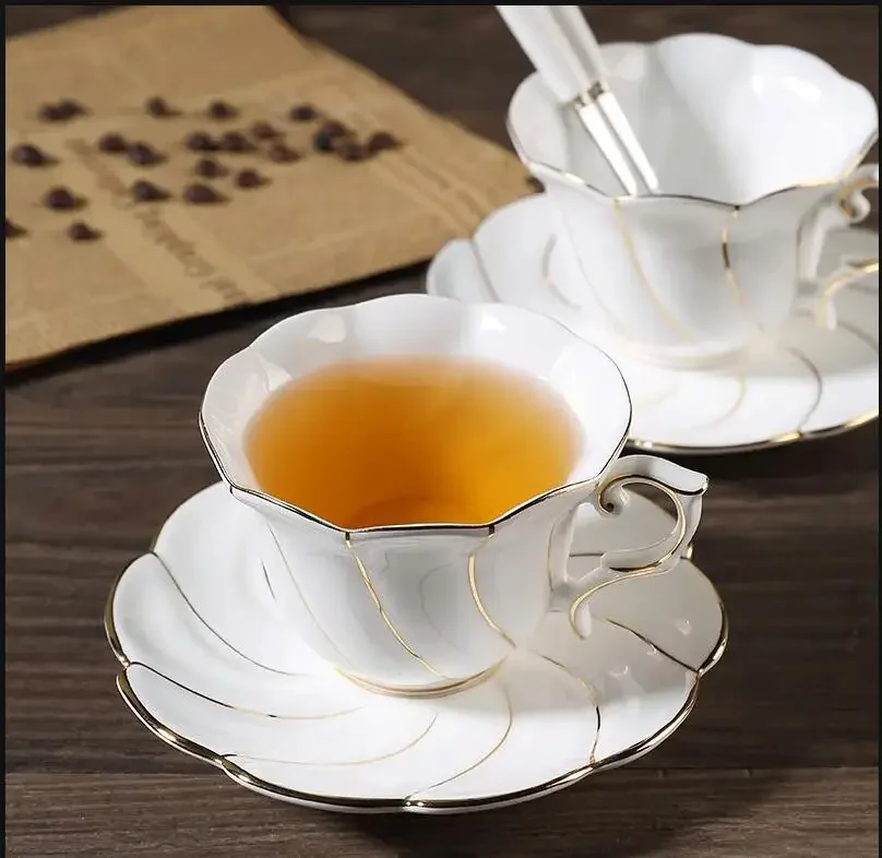 

Золотая волна костяной фарфор кофейная чашка блюдце набор ложек 200 мл великолепный керамический чай высококачественная фарфоровая чайная чашка посуда для напитков Прямая поставка