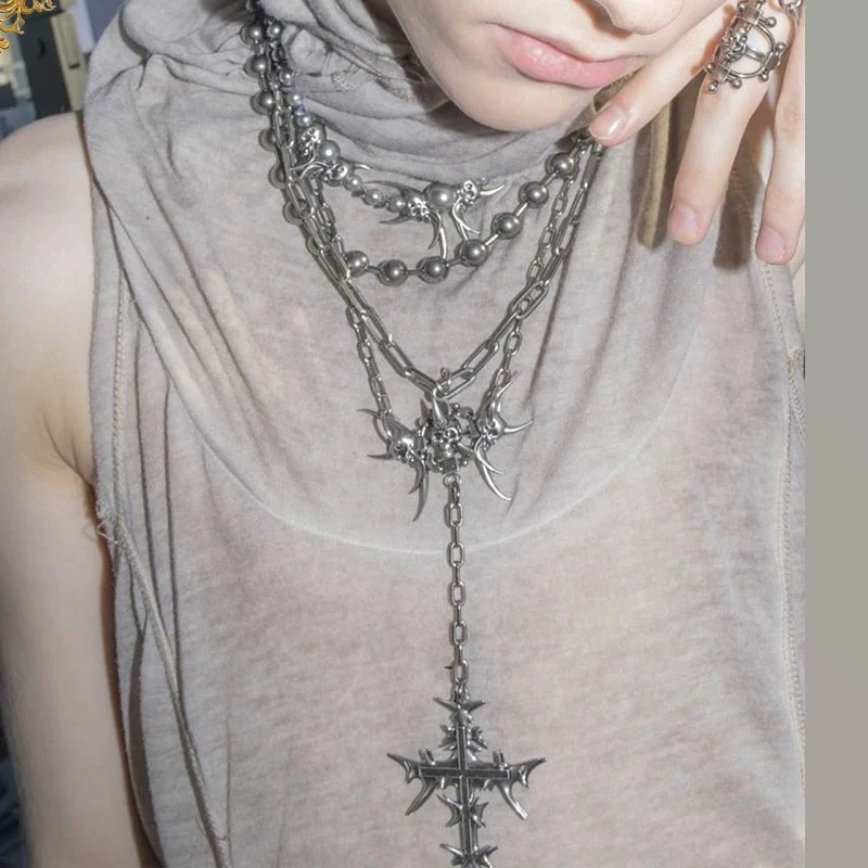 Image of Punk Schmuck Dorn Flügel Niet Kreuz Anhänger Halskette für Frauen Coole Accessoires Grunge Rock Kette Halskette Goth