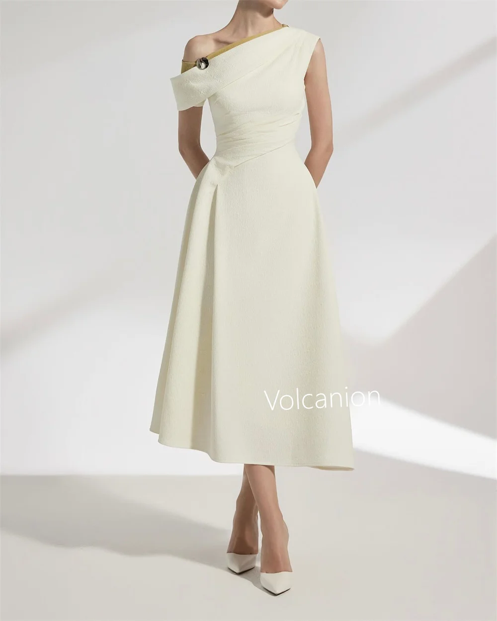 カスタマイズされたジャージープリーツ A ラインオフショルダーミディド​​レスオーダーメイドの機会パーティーエレガントなシンプルなマッチング