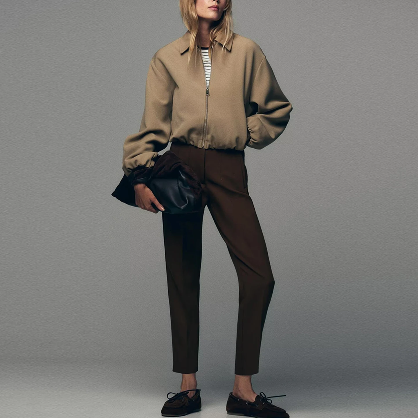 เสื้อแจ็คเก็ตพองตัวแบบมีซิปแฟชั่นสำหรับผู้หญิง รุ่นใหม่ล่าสุดสำหรับฤดูใบไม้ร่วง ระบายอากาศได้ดี ทรงพอดีตัว เสื้อคลุมสำหรับผู้หญิง รุ่น Z