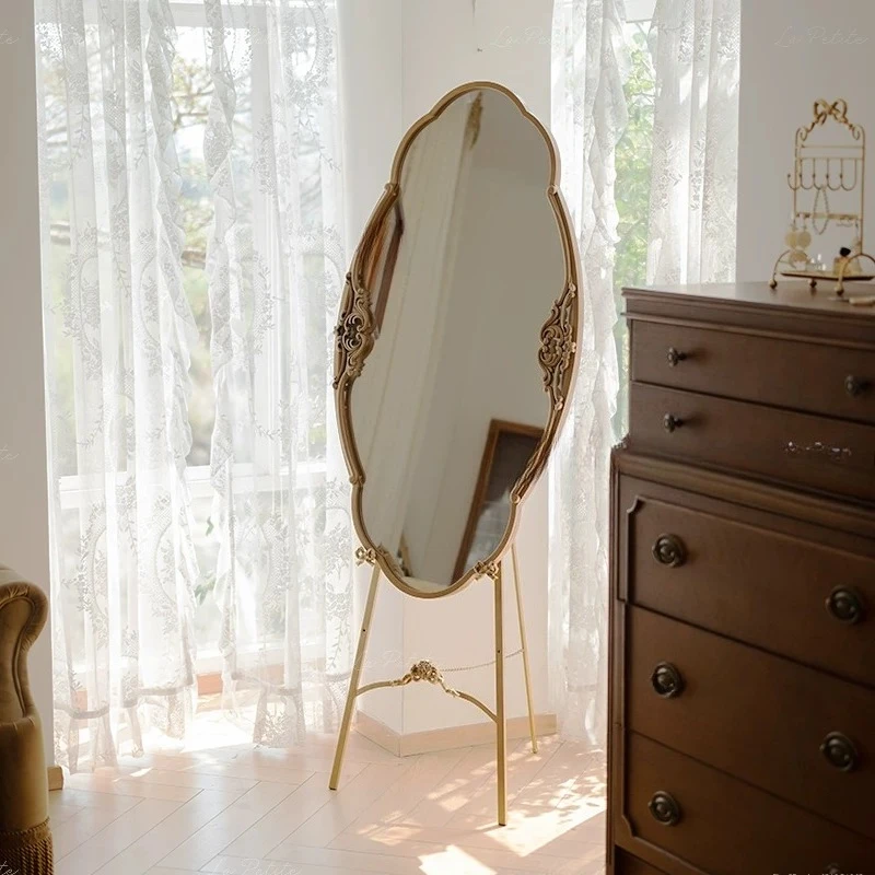 Retro full-body mirror household wall makeup room dressing mirror medieval bedroom living room decoration shooting props