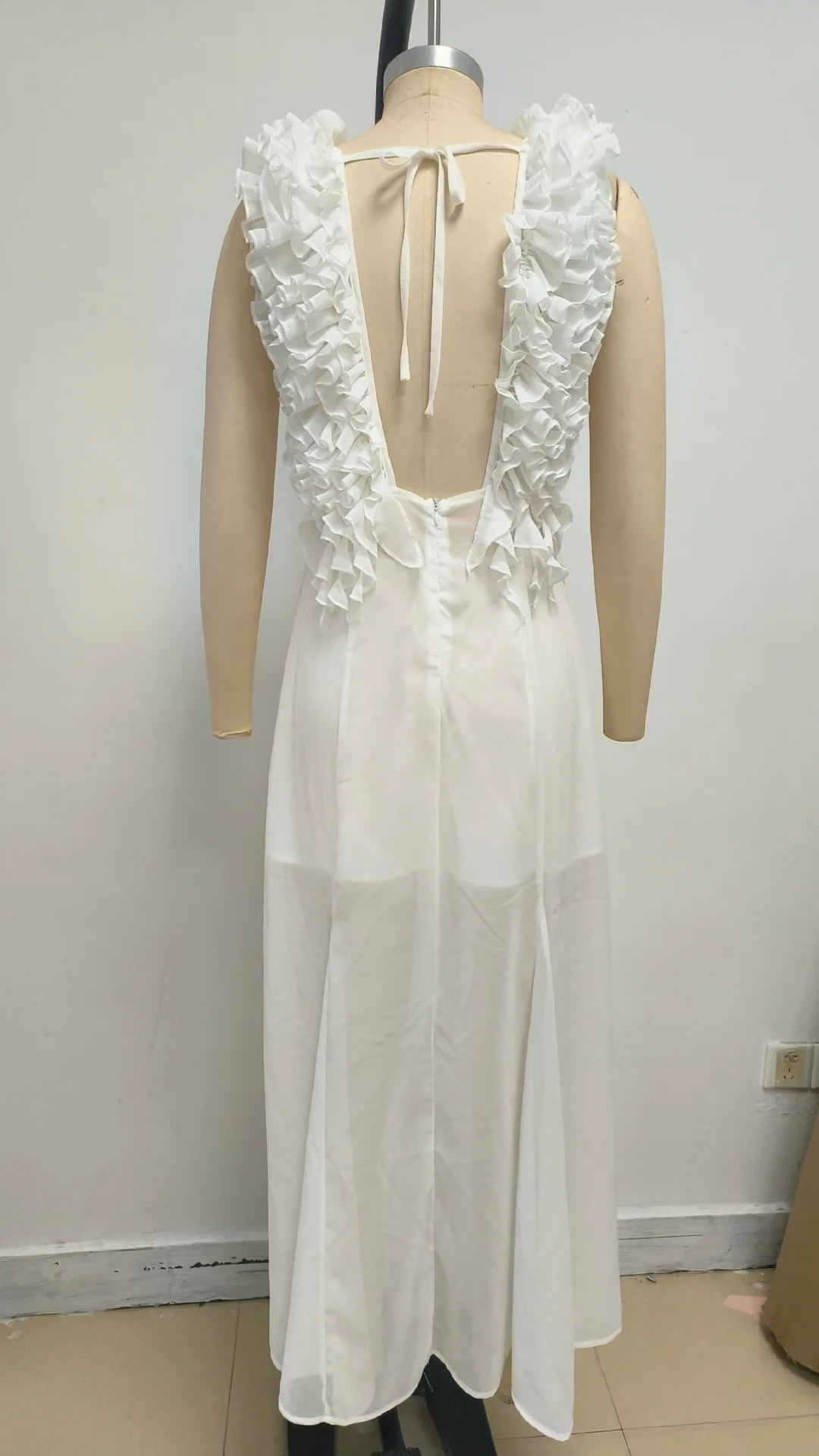 Vrouwen sexy diepe v-hals vetersluiting ruches ontwerp lange jurk mouwloze ruches mesh pure witte jurk club verjaardagsfeestje cocktail