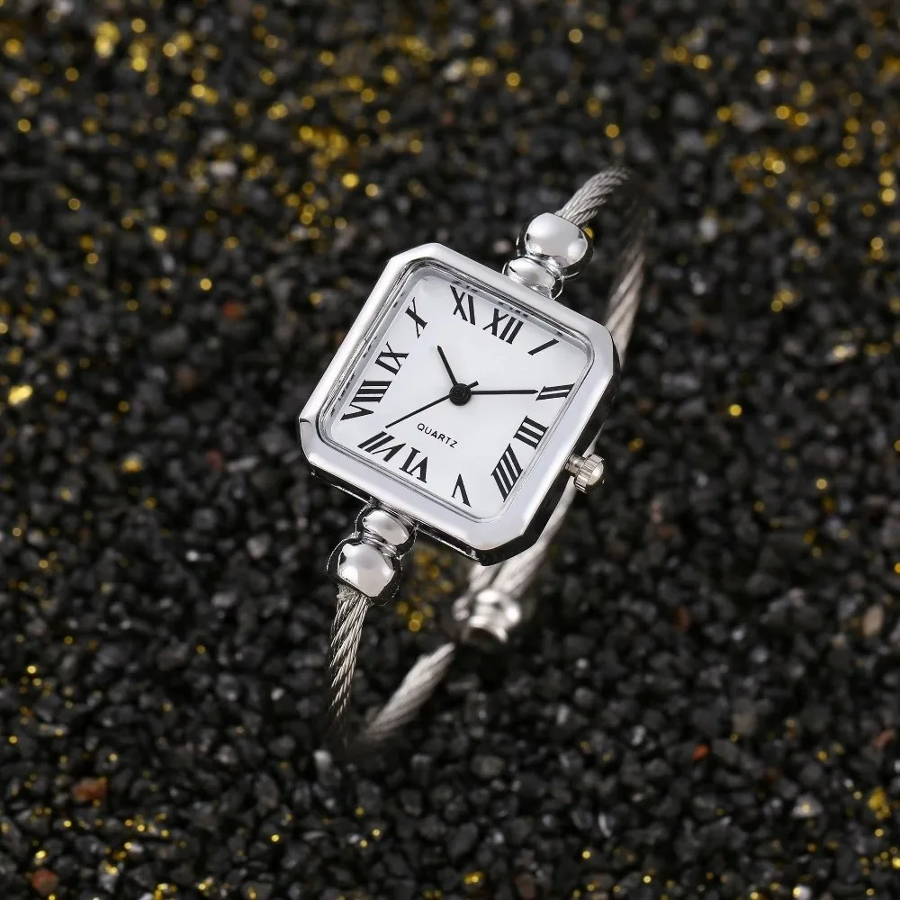 Open-Ended Bracelet Bracelet Watch Analog Display Miniature Design Quartz Watch Compact Size Digital Square Dial Ladies Watch