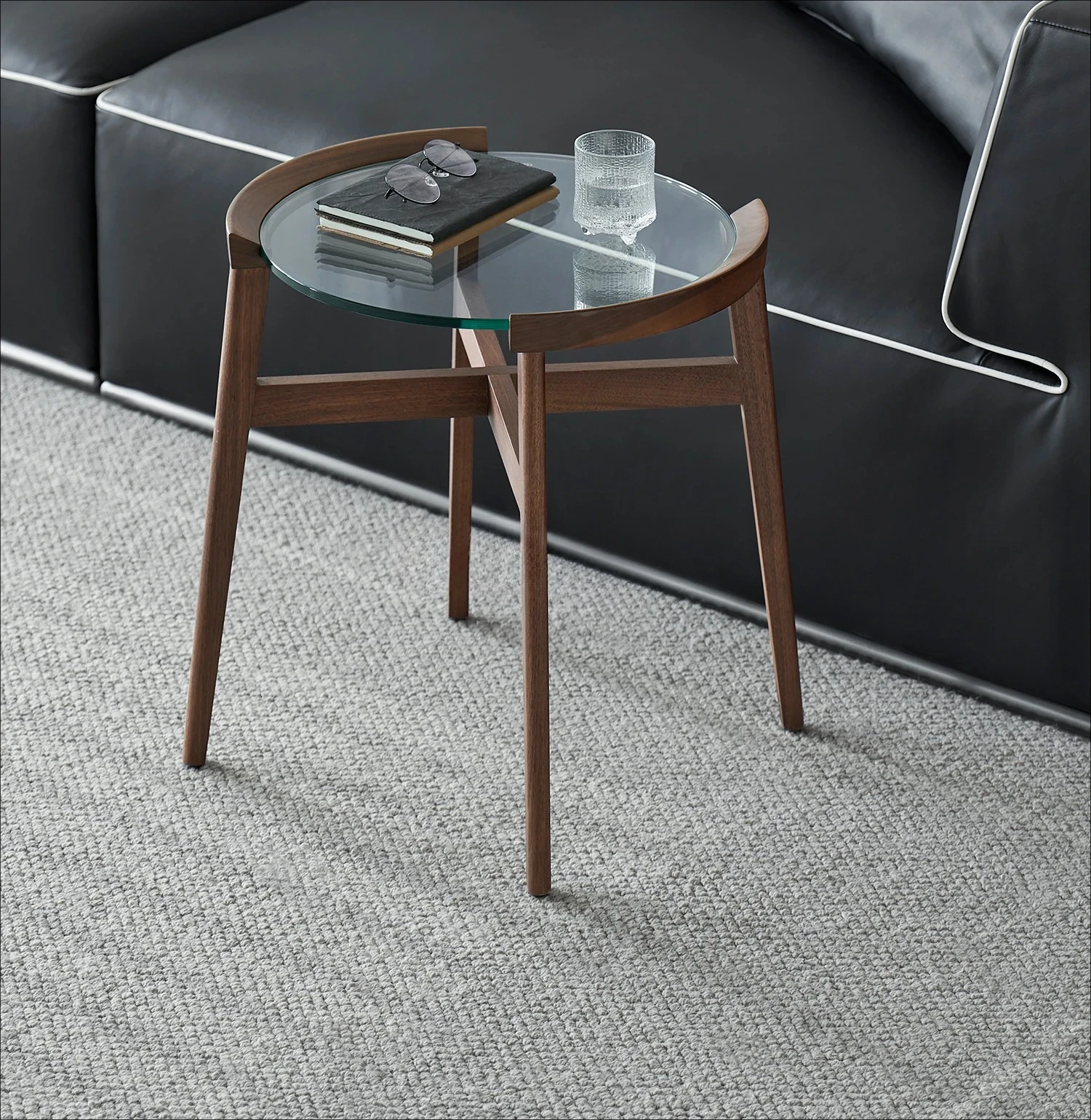 

Черный орех, твердая древесина, стекло, закругленные углы, современный простой чайный столик для гостиной