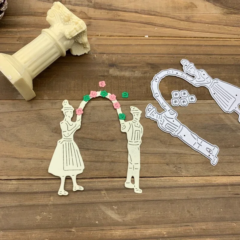 Couple Flower Arch …