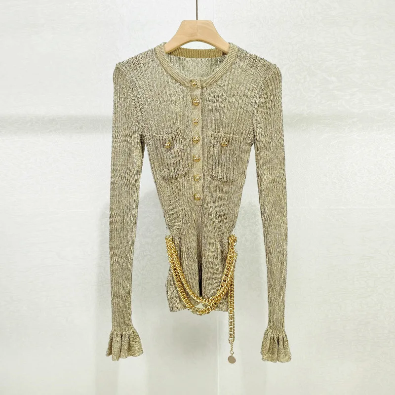 

【Подарок бесплатно】2025 Облегающий вязаный базовый топ во французском стиле с круглым вырезом, длинными рукавами, однобортным дизайном и цепочкой на талии