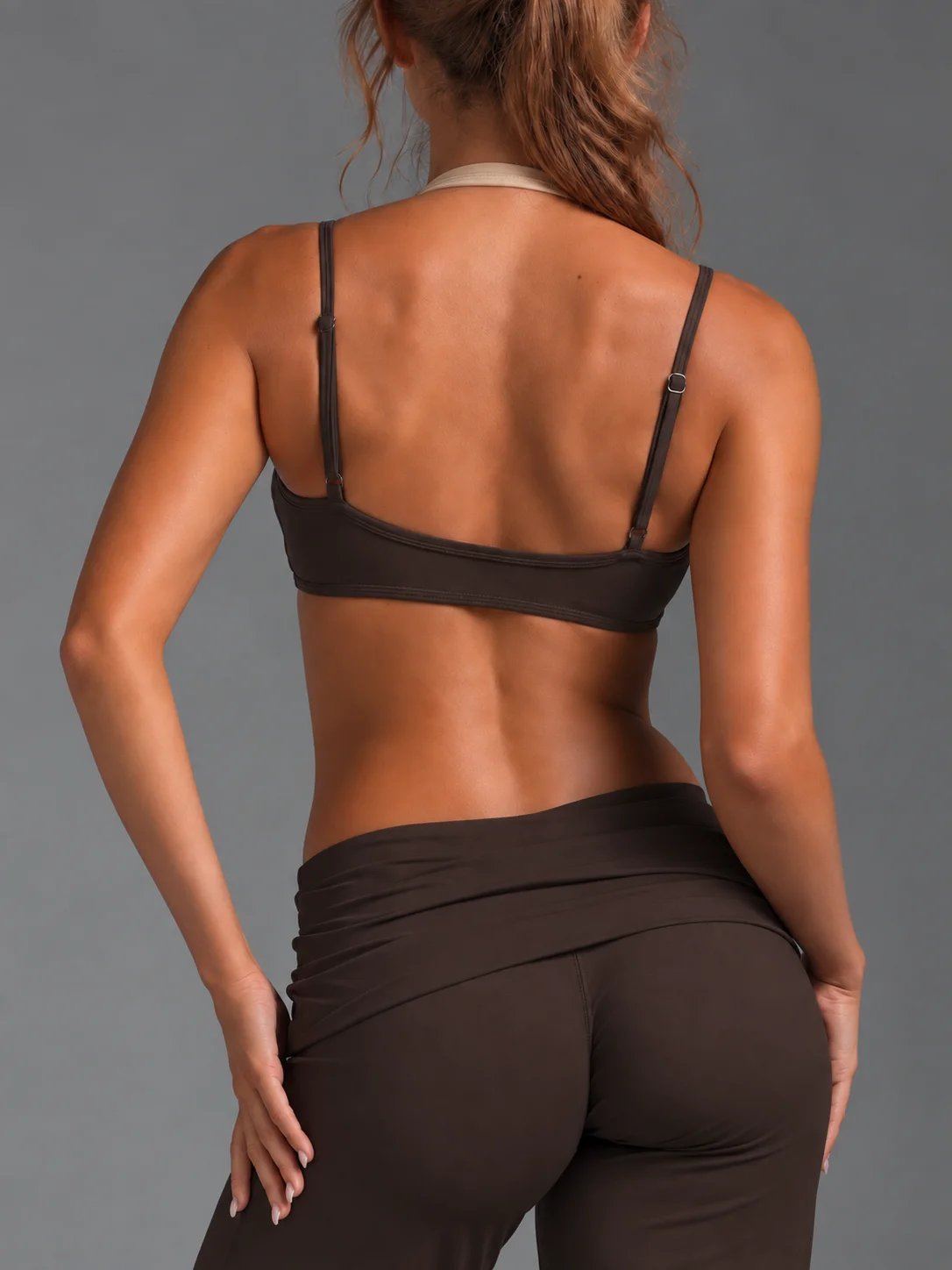 Farbblockierter Neckholder-Sport-BH für Damen mit integriertem Polster-BH, verstellbaren Trägern, Cami-Design, zweiteiliger Optik, für Fitness und Workout – Detail 11