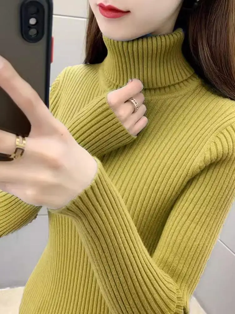 pull-tricote-a-col-montant-pour-femme-coupe-ajustee-noir-chaud-pour-l'hiver-avec-cache-oreilles-style-tendance-automne-hiver-nouvelle-collection