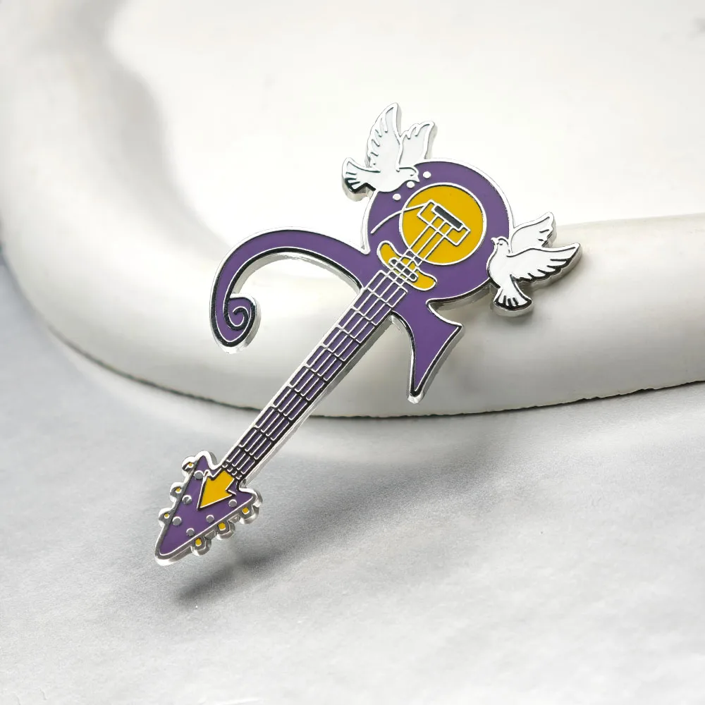 Prince Love Symbol Metall-Emaille-Anstecknadel, lila Gitarren-Brosche, „When Doves Cry“-Abzeichen, Pop-Rock-Legende, Anstecknadeln, Geschenk für Musikfans – Detail 9