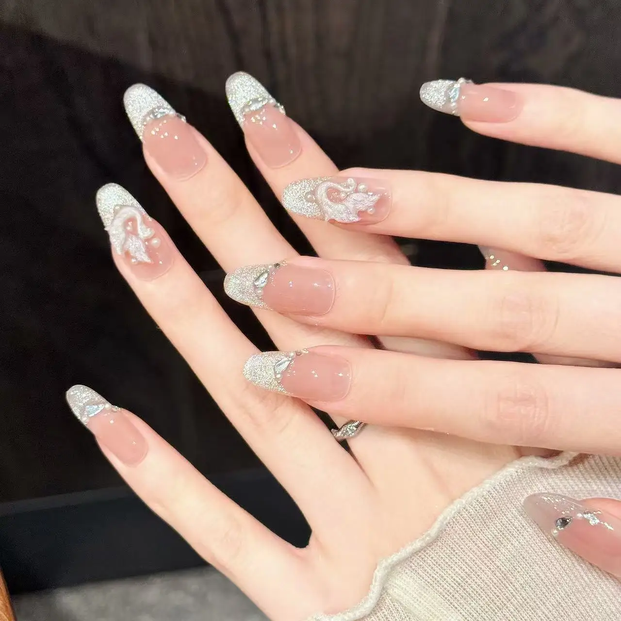 10PCS Oval Handmade Press On Nails,Swan's Gentle Style,Suitable For Festivals Parties And Daily Wear.