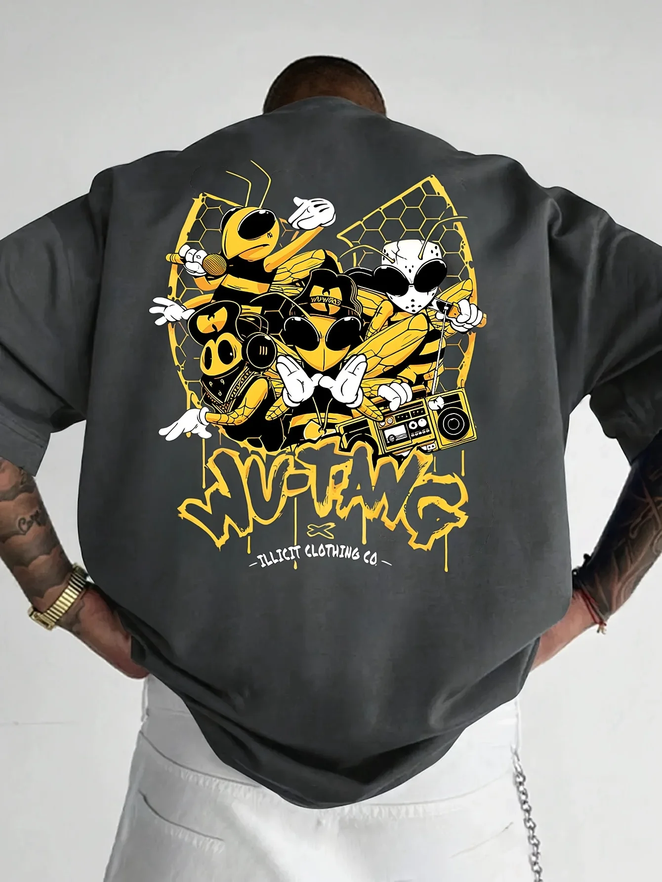 

Men's Trendy Printed Crew Neck Short Sleeve T-shirt with "Bee and Buzz" Logo, Suitable for Everyday Wear and Festive Occasions