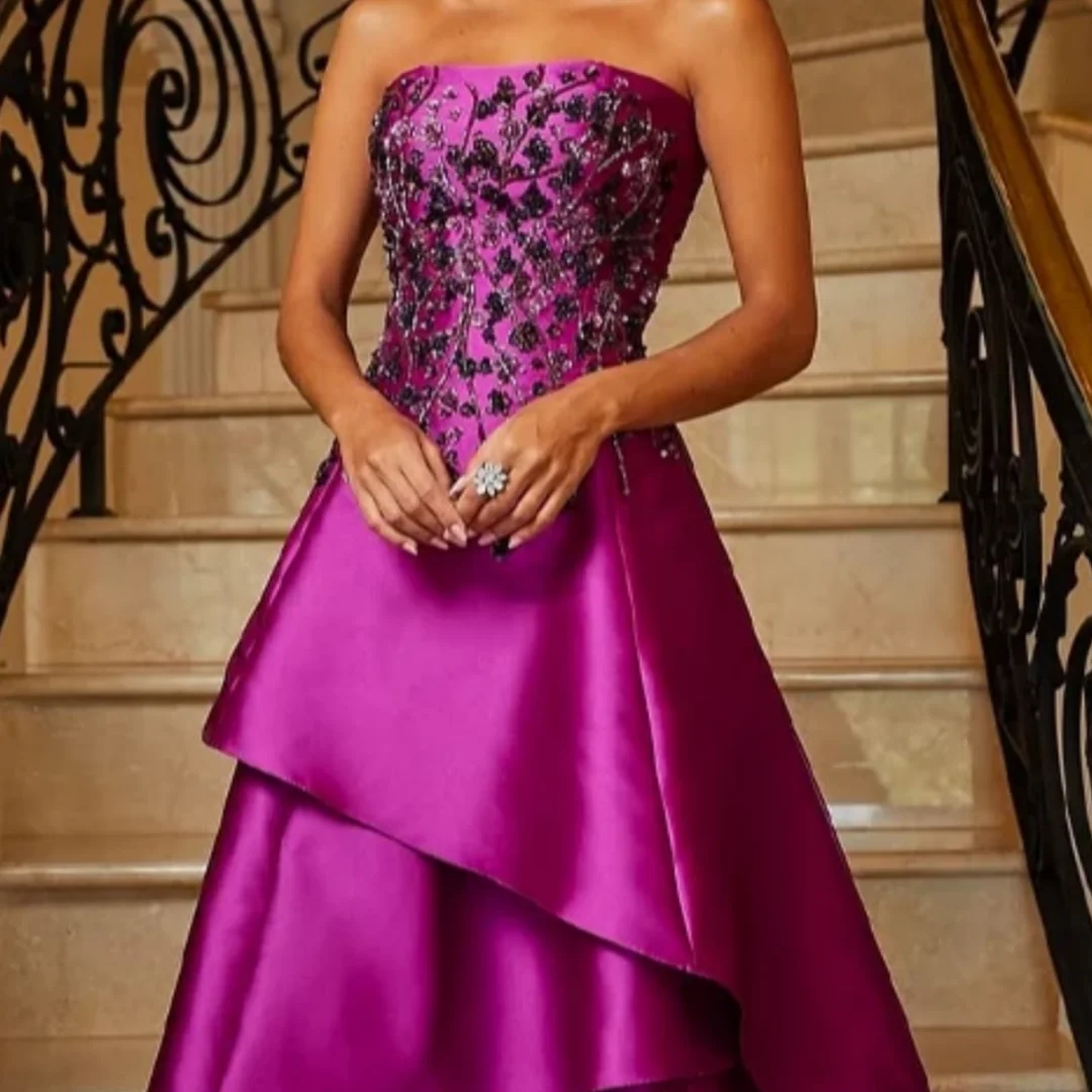 ファッショナブルな A ラインのトレンディなドレス花嫁の母のためのプリーツストラップレスクリスタルフォーマルイブニングドレスカスタマイズ