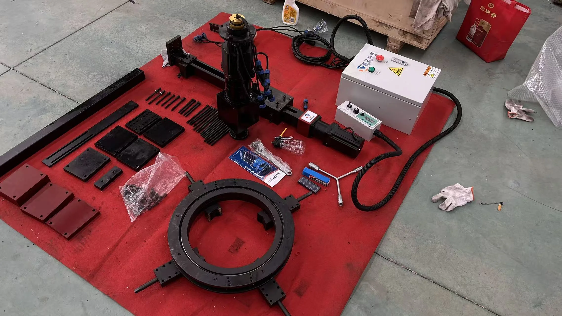 XDZ300 Portable Outer Diameter Lathe Shaft End Lathe, Used for On-site Shaft Bearing Seat Maintenance and Metal Turning