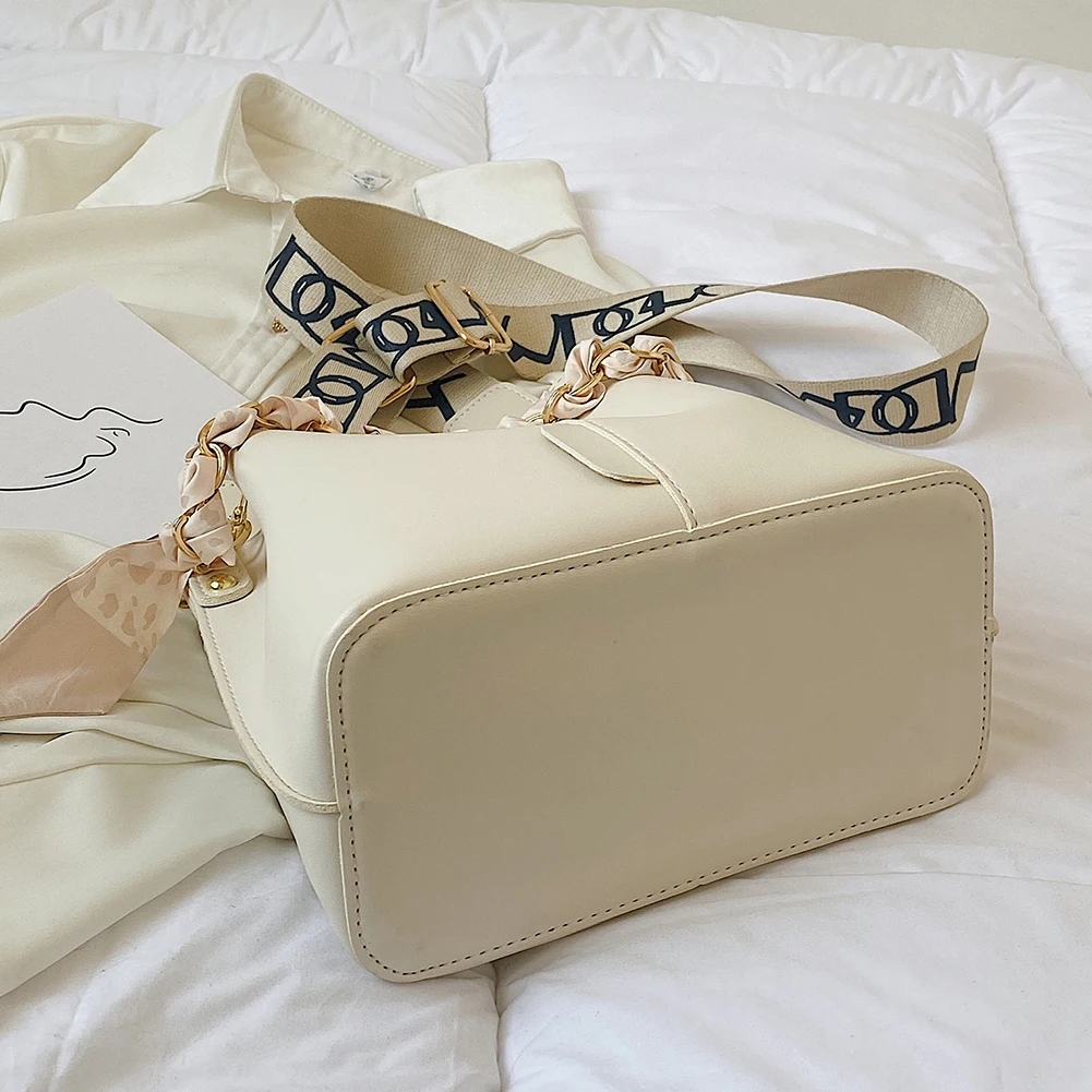 Luxury Chain Shoulder Bag PU Leather Trendy Crossbody Bag Large Capacity Fashion Handbag with Wide Strap for Women