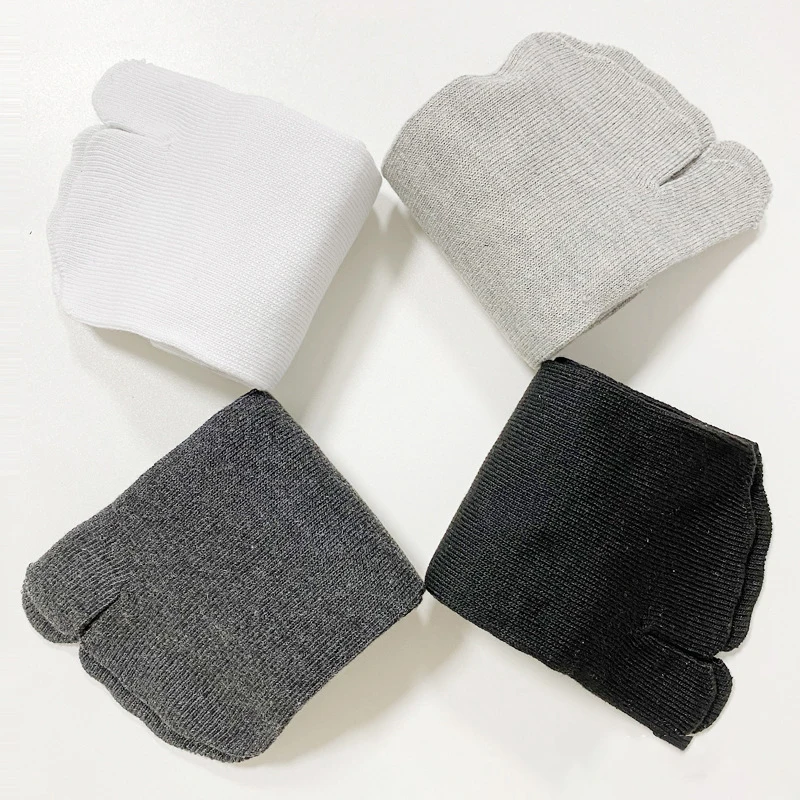 

4 Pairs Men's Socks Pack Japanese Harajuku Simple Funny Fashionable Split Toe Socks Comfortable Non Slip Floor Socks White
