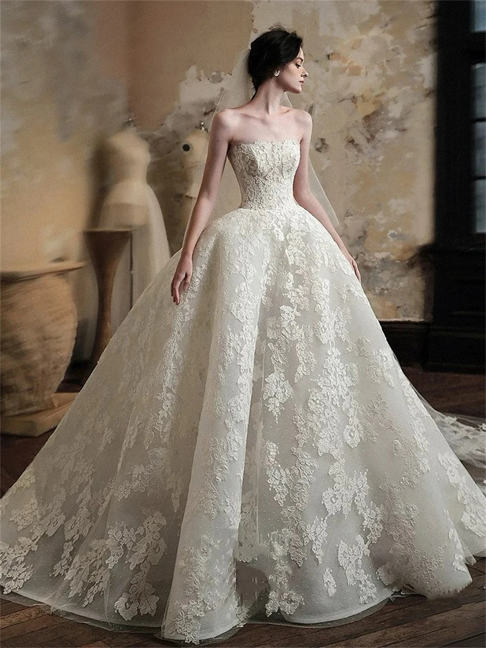 

Customized High Quality Appliques Robe de mariée Elegant Strapless Wedding Dress Classic Tulle Court Train A-Line Bridal Gowns