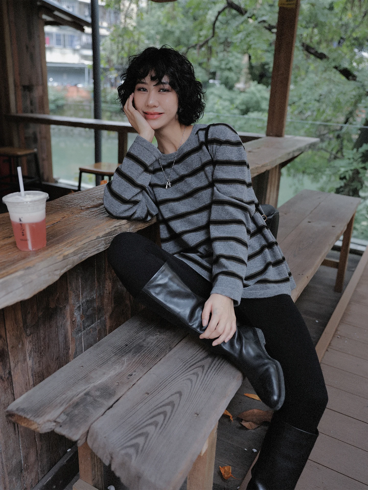 

Женская шерстяная вязаная футболка в полоску для ношения под одеждой, осенне-зимняя новинка, теплая, для повседневной носки, свободного кроя, с круглым вырезом.