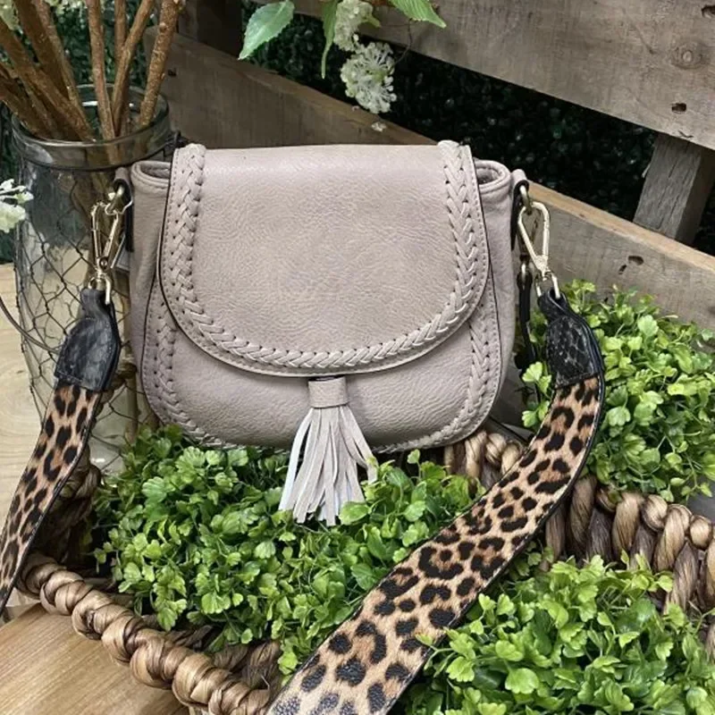 2024 New Fashion Retro Double Shoulder Strap Saddle Bag With Tassel Unique Weave Pattern Crossbody Bag Office Daily