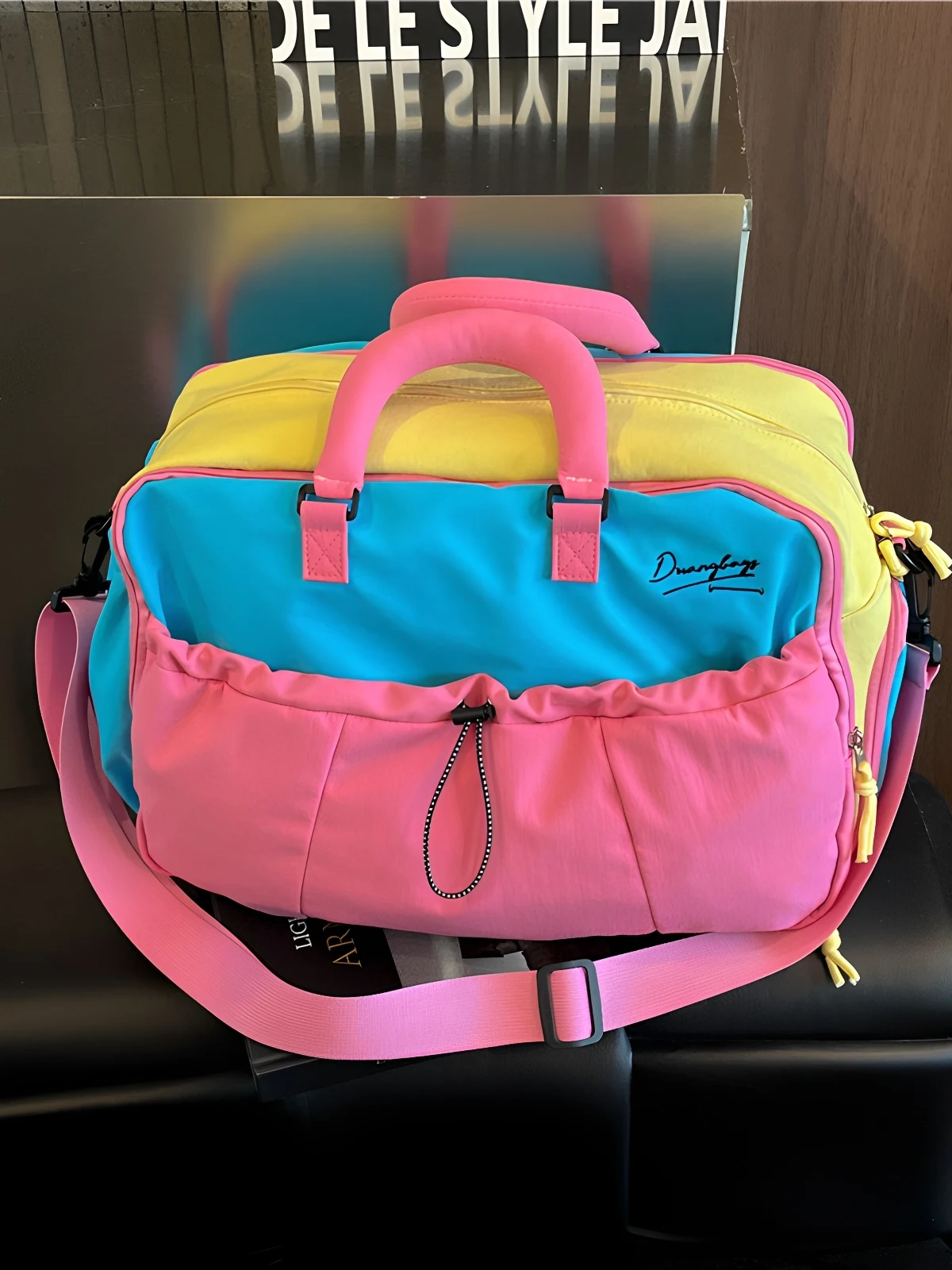 large-capacity-sports-travel-bag-fitness-bag-short-trip-hand-luggage-shoulder-bag-commuter-bag-contrast-color-business-trip