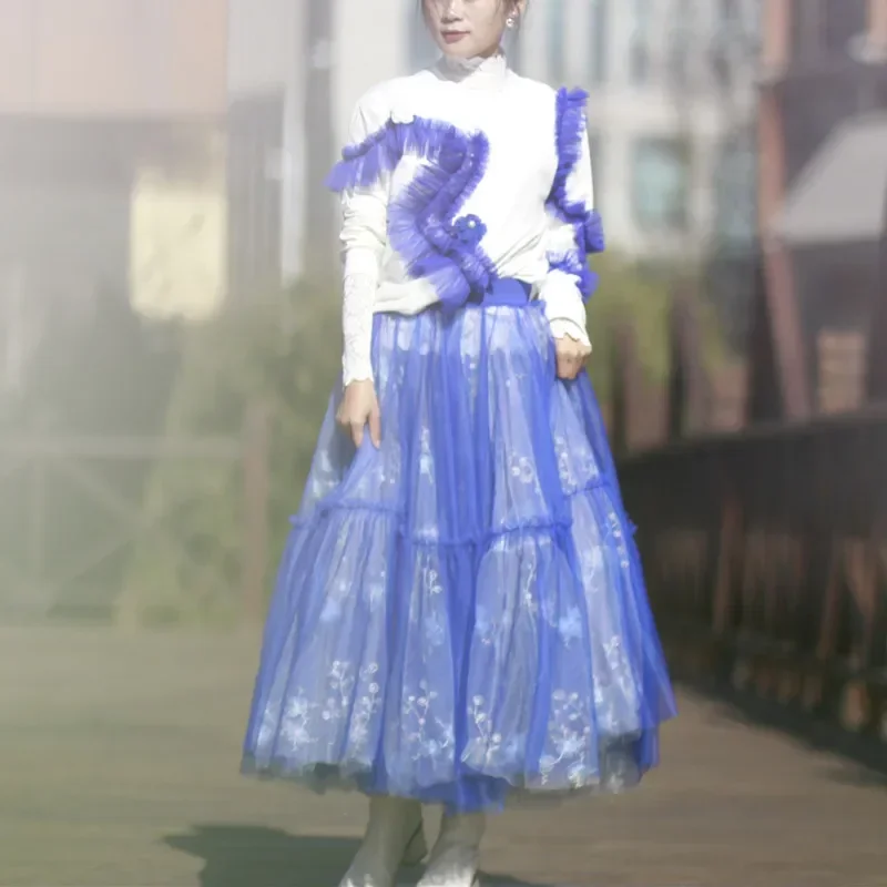 New posed splicing klein blue veil three dimensional elastic waist skirt of tall waist embroidered flowers