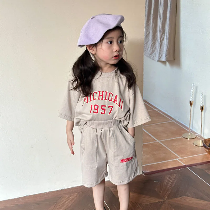 Milan cel 2024 Kinder Sommerkleid ung Set Brief gedruckt lose Jungen Sport tragen Mädchen lässig T-Shirt und Shorts 2 stücke Anzug