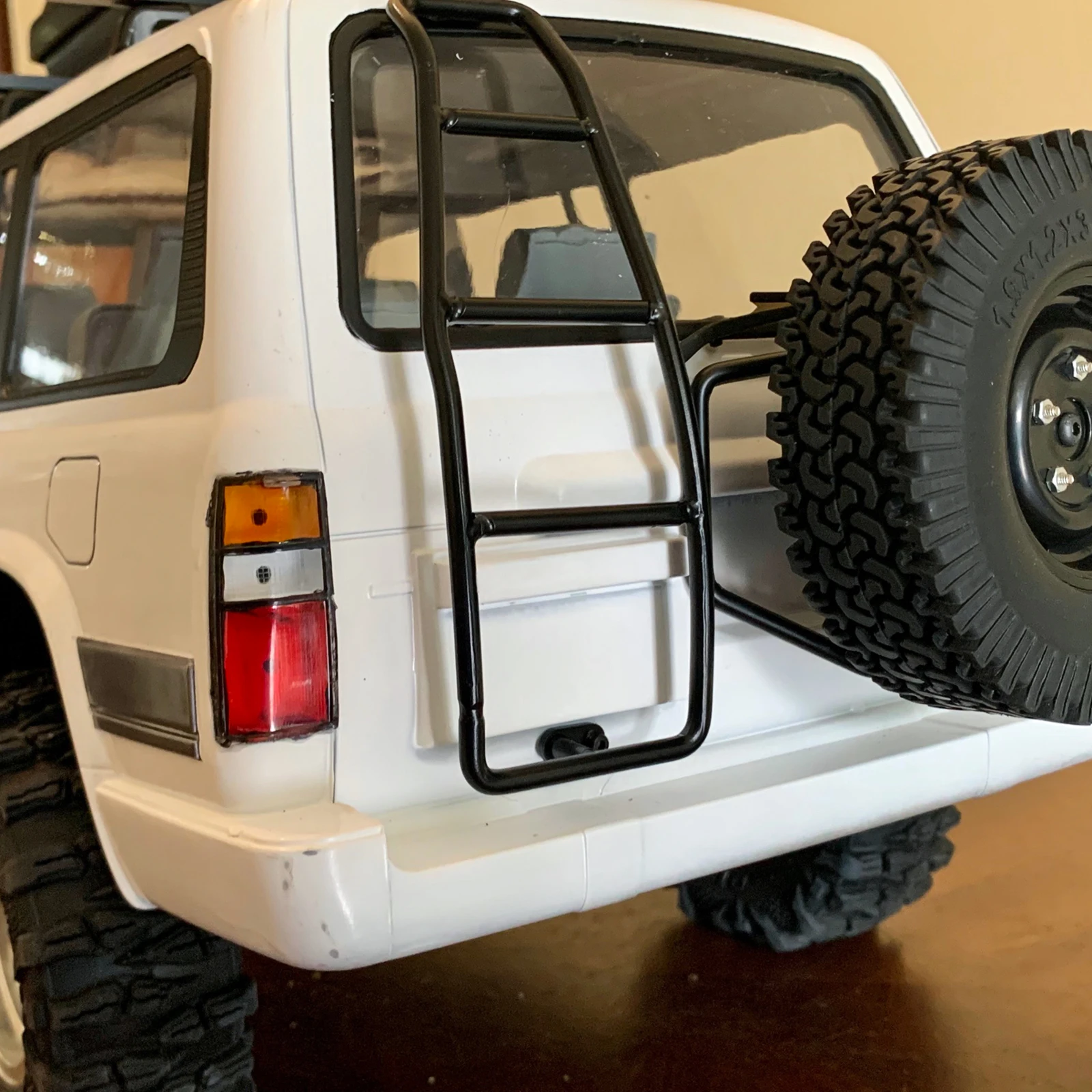 1/10 RC Crawler LC80 Interior Body Mount Bull Bar Bumper Roof Rack Snorkel Ladder Tire Carrier Lights for SCX10 TRX4 Redcat GEN8