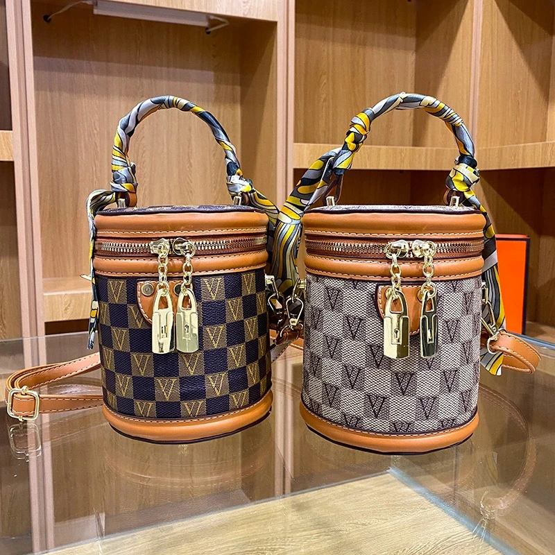 

​​Refined Versatile Female Bag Handbag Petite Shoulder Bag Multi-Use Design For Practical Women​​