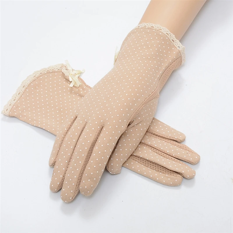 Fashion Women Gloves Ladies Summer Sunscreen Gloves Cute Dot Lace Patchwork Thin Touch Screen Gloves Breathable Driving Gloves