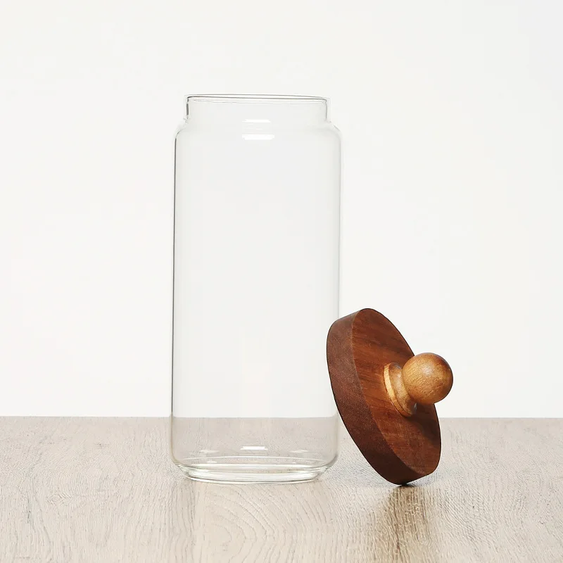Glazen voorraadpot groot met acaciahouten deksel ernaast