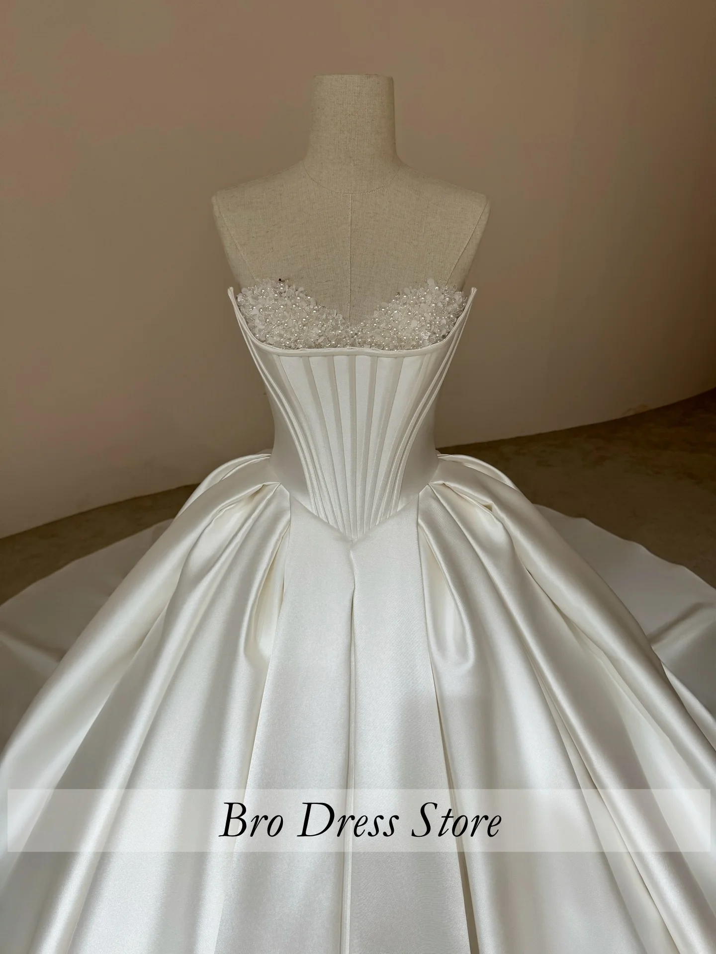 Customized Luxury Minimalist Satin Bridal Gown Strapless Beaded Bustier Corset Puffy Ball Gown Wedding Dress Vestido De Noiva