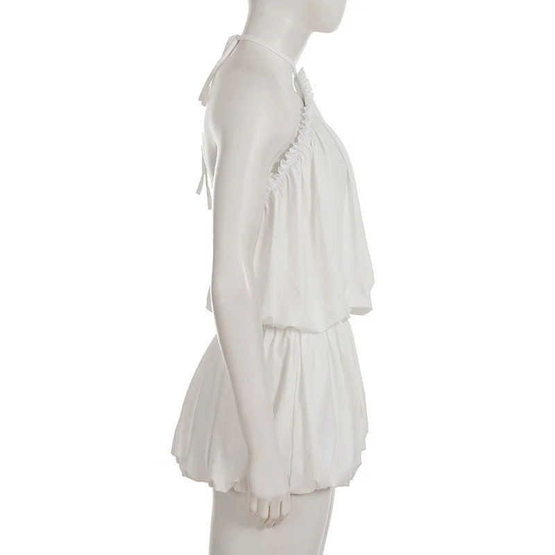 우아한 백리스 컷아웃과 섬세한 홀터넥 디자인을 갖춘 여성용 세련된 미니 드레스