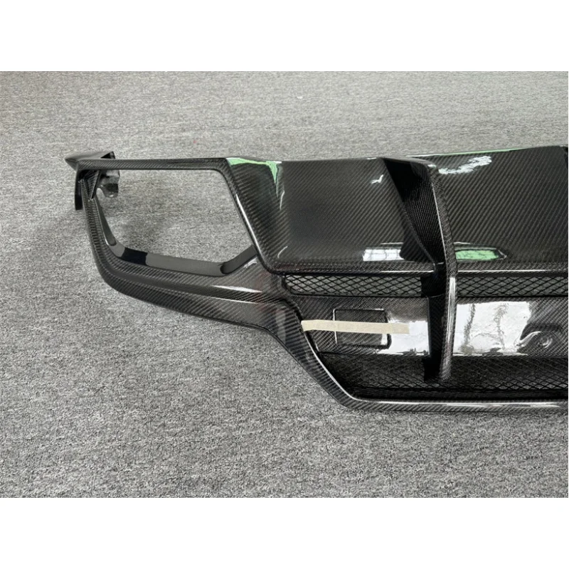 

For Lamborghini URUS Top Style Dry Carbon Fiber Rear Bumper Diffuser Rear Lip