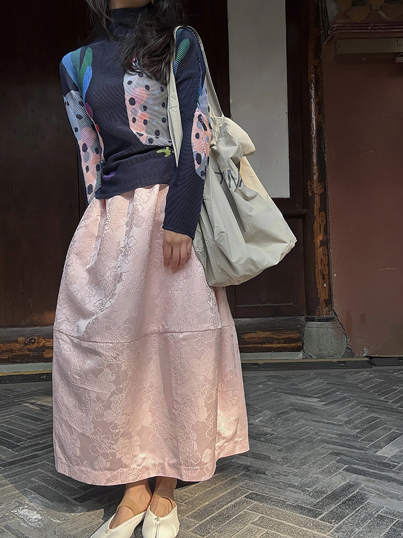 

Синяя юбка Blue Y Original Four-Season Pastel Pink Simple Re Eming с глянцевой текстурой и маленькими цветочными бутонами, длинная